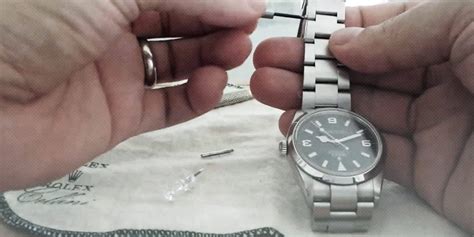 comment ouvrir le bracelet d une montre rolex|opening a Rolex watch band.